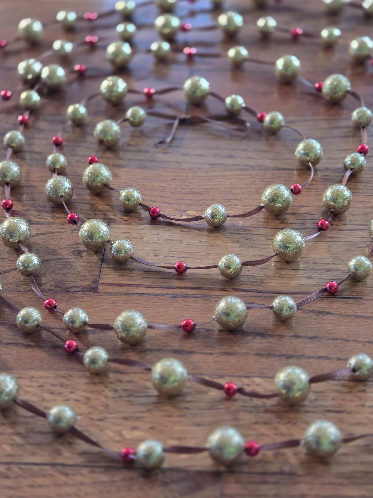 180" Hand Strung Glitter Foam Garland (Red & Gold)